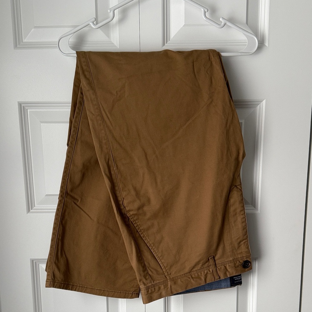 GAP // MENS STRAIGHT STRETCH KHAKIS (2)